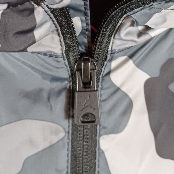 Jordan Boys L 12-13yrs Camo Windbreaker Zip Hoodie Jacket Gray Red Jumpman Logo - Picture 4 of 8